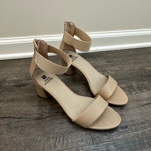 White Mountain Ermaline Women’s Heel. Size 7 1/2